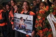住宅強制退去の高齢女性追悼に数千人、スペイン　政界は責任なすり付け合い