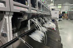 米つながる車の「脱中国」規制、代替急ぐ業界にコスト増の壁