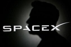 英、スペースＸへの依存深化　衛星サービスに約4000万ドル