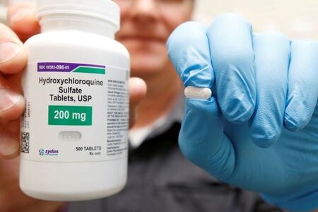 　米国立衛生研究所（ＮＩＨ）は６月２０日、トランプ大統領が新型コロナウイルス感染症の治療薬として推奨していた抗マラリア薬「ヒドロキシクロロキン」について、新型コロナ感染症治療薬としての効果や安全性を検証する治験を中止したと発表した。写真は５月　米ユタ州で撮影（２０２０年　ロイター／George Frey）