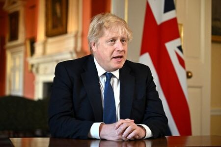 ジョンソン英首相は２４日、英国史上最大の対ロシア制裁を発表した。銀行やプーチン大統領の側近、富裕層が対象という。ロンドンで撮影（２０２２年　ロイター）