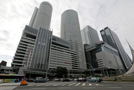 ４月９日、愛知県の大村秀章知事は９日、新型コロナウイルスの感染拡大を受け、新型インフルエンザ対策特別措置法に基づく政府の緊急事態宣言の対象地域に愛知県を加えるよう８日付で国に要請し、現在「濃密な調整を行っている」と明らかにした。名古屋駅前で２０１７年１０月撮影（２０２０年　ロイター/Toru Hanai）