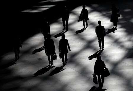 　内閣府が８日公表した９月の景気動向指数は、指標となる一致指数が前月比２．０ポイント上昇した。写真は１月、都内で撮影（２０１８年　ロイター／Issei Kato）
