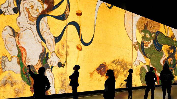 新たな美術展の姿となりうる巨大映像展。その迫力と、拡大してこそ見える細部の美を堪能したい。9月9日まで大手町三井ホールで開催