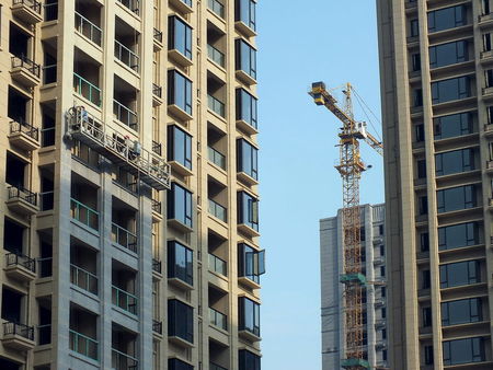 　１月１８日、１２月の中国全国の新築住宅価格は、前年同月比で１．６％上昇した。前月は０．９％上昇だった。国家統計局が発表したデータに基づきロイターが算出した。写真は宜昌市で昨年１２月撮影。提供写真（２０１６年　ロイター/China Daily）