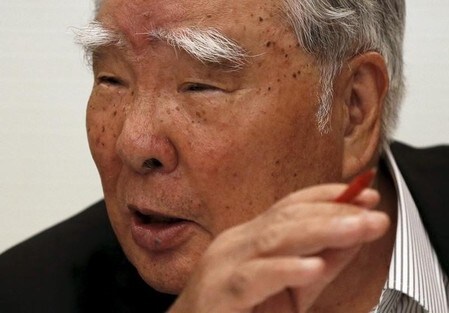 　５月１０日、スズキの鈴木修会長は決算会見で、シェア重視だった前期の軽自動車市場について「白物家電の二の舞いになるのではないかといった現実を見た」と振り返り、今期は「お行儀の悪い売り方をやめ、シェア争いよりも１台１台を大切に売っていく」と語った。写真は都内で昨年８月撮影（２０１６年　ロイター/Issei Kato）