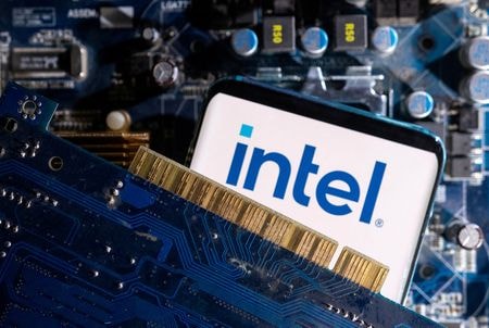 米半導体大手インテルが３０日発表した２０２５年第１・四半期の業績予想によると、売上高は１１７億─１２７億ドルになる見通し。２０２３年３月撮影（２０２５年　ロイター/Dado Ruvic）