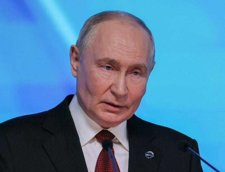 １０月１日、バルダイ・フォーラムで発言するロシアのプーチン大統領。REUTERS/Ramil Sitdikov