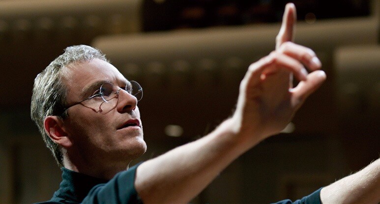 スティーブ・ジョブズが行った３つの新作発表会のプレゼン――1984年のMacintosh、1988年のNeXT Cube、1998年のiMac、の直前40分の舞台裏が描かれる。   (c)Universal Pictures