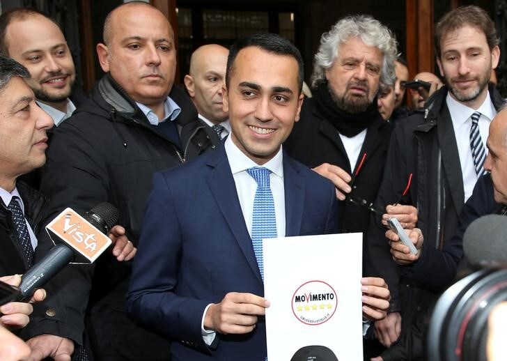 １月２２日、３月４日のイタリア総選挙に向けて、各種世論調査で支持率トップを走る反体制派政党「五つ星運動」は、２０項目から成る選挙綱領を発表した。写真はルイジ・ディ・マイオ新党首、ローマで１９日撮影（２０１８年　ロイター/Tony Gentile）