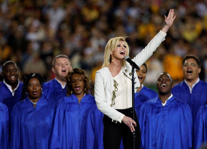 2009年のスーパーボウルでは愛国歌「アメリカ・ザ・ビューティフル」を歌ったフェイス・ヒル　Hans Deryk-REUTERS