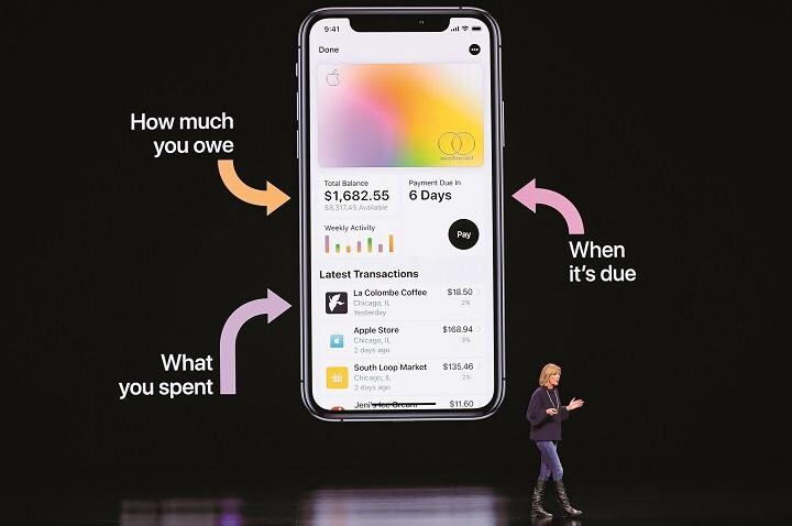アップル（写真）などテクノロジー企業への信頼は既存の銀行に匹敵するとの調査結果も　STEPHEN LAMーREUTERS