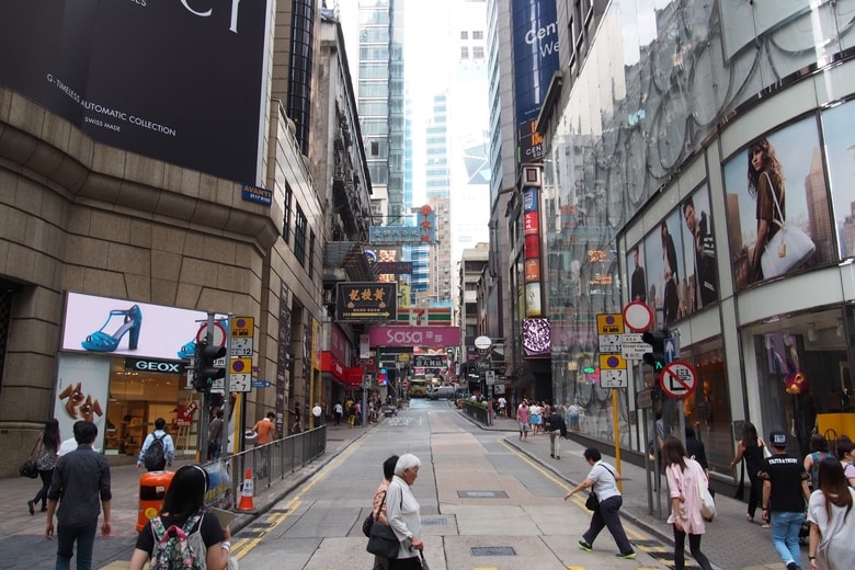 中国当局に批判的な書籍を扱う香港の書店関係者5人が次々と行方不明に……