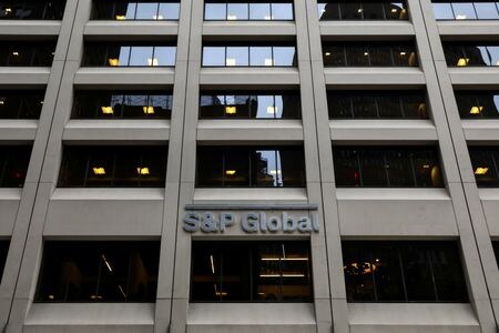 ６月２日、格付け会社Ｓ＆Ｐは２日、フランスのソブリン格付けを定期的な見直しで現行の「ＡＡ」に据え置いた。ニューヨークのS＆Pで２０１８年１２月撮影（２０２３年　ロイター/Brendan McDermid）