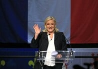 フランス地方議会選、極右の国民戦線が躍進
