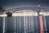 貨物船が衝突し崩れ落ちる橋...水中に落下する車...カメラが捉えた「崩壊の瞬間」