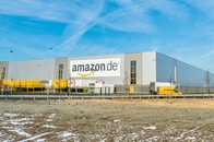 アマゾン配送センターでは週55時間勤務も救急車搬送も当たり前　　