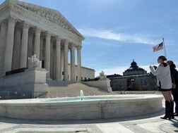 米最高裁、政党と候補の協調支出規制に違憲判断　共和党に追い風