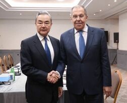 中ロ外相が会談、戦略協力進展を評価　ウクライナ・イラン情勢も協議