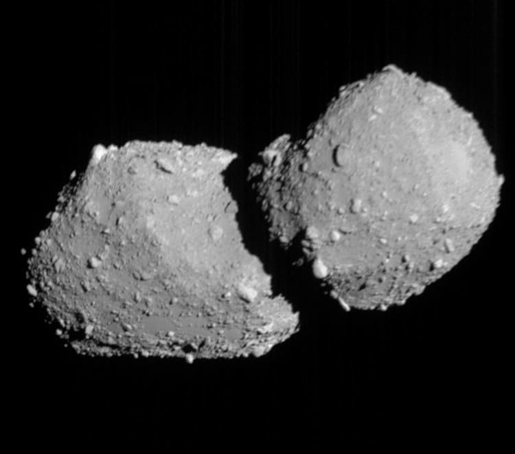 光学航法カメラがとらえた小惑星「トリフネ」