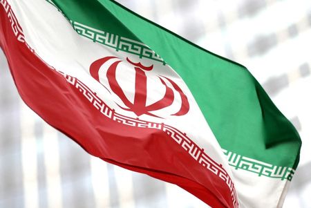 米財務省は２７日、イランの無人機（ドローン）向け部品調達網を対象に制裁を課すと発表した。写真はイラン国旗。２０２１年５月撮影（２０２３年　ロイター/Lisi Niesner）