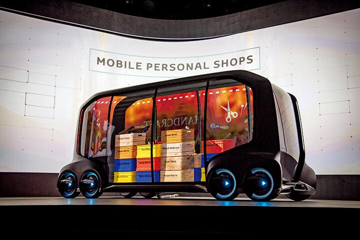 アマゾンがトヨタと共同で開発中の「イーパレット」　 DAVID PAUL MORRIS-BLOOMBERG/GETTY IMAGES