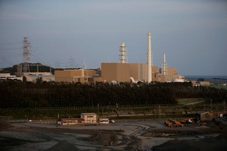写真は中部電力浜岡原子力発電所。2013年5月、静岡県御前崎市で撮影。REUTERS/Toru Hanai