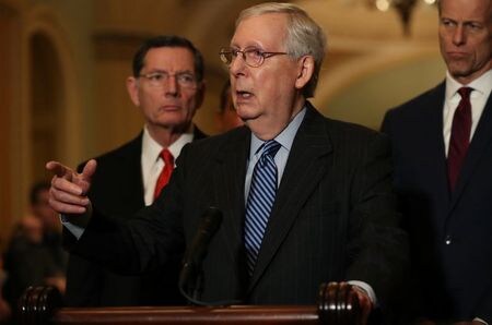 米共和党の上院トップ、マコネル院内総務は８日、トランプ大統領に対する弾劾裁判の手続きを巡り、下院と交渉する意向はなく、証人招致に関する判断は適切なタイミングで下すと述べた。ワシントンで７日撮影（２０２０年　ロイター/LEAH MILLIS）