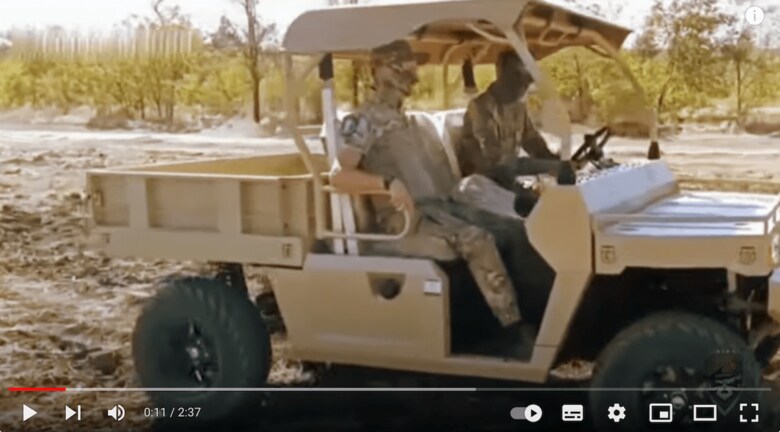 戦場の「ゴルフカート」？　MILITARY REVIEW/YouTube