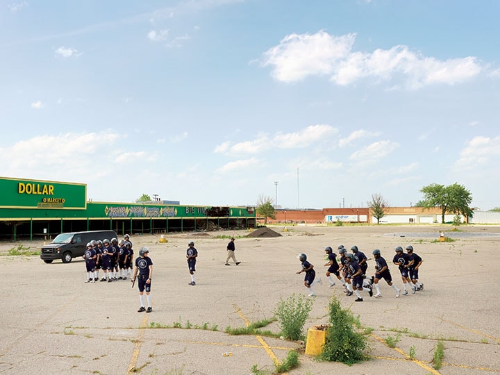 広報活動の一環として、公開訓練を実施するデトロイト警官学校の実習生。彼らの代が最後の卒業生になる見通しだ