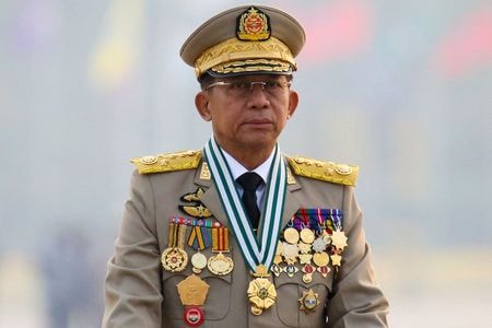 ミンアウンフライン前国軍総司令官。２０２１年３月、ネピドーで撮影。REUTERS