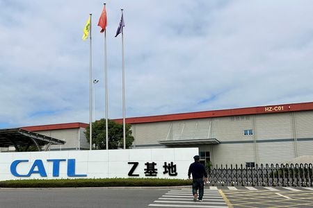 ５月１２日に提出された目論見書によると、中国の車載電池大手、寧徳時代新能源科技（ＣＡＴＬ）は、香港での新規株式公開（ＩＰＯ）で少なくとも３１０億１０００万香港ドル（約３９億９０００万ドル）の調達を目指している。寧徳市で撮影（２０２５年　ロイター/Kevin Krolicki）