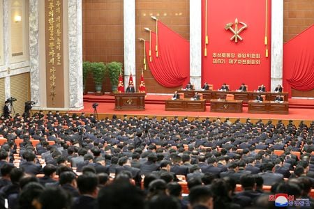 　５月２９日、北朝鮮の朝鮮労働党は経済計画を見直す重要会議を６月上旬に開催する。写真は３月、平壌で開かれた党中央委員会第８期第７回総会。KCNA提供（２０２３年　ロイター）