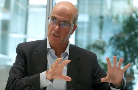 日立製作所の送配電網子会社、日立ＡＢＢパワーグリッドは、２０２５年までに利益を目標の上限付近に引き上げることが可能との見通しを示した。インタビューに応じるクラウディオ・ファキンＣＥＯ。スイスのチューリヒで１０日撮影。（２０２０年　ロイター/Arnd Wiegmann）