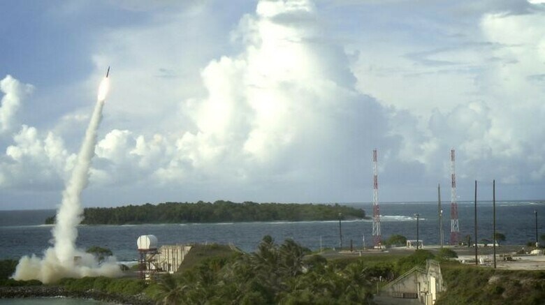 ３月２２日、米国は配備をめぐり韓国と協議中の「終末高高度防衛（ＴＨＡＡＤ）」ミサイル防衛システムについて、懸念する中国への説明を希望している。写真は米国防省ミサイル防衛局提供（２０１６年　ロイター）