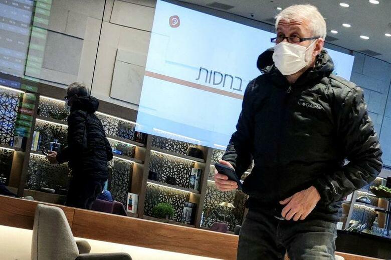 英・欧州連合（EU）の対ロシア制裁対象となっているロシア新興財閥（オリガルヒ）のロマン・アブラモビッチ氏（写真）が15日早く、プライベートジェットでモスクワ入りした。3月14日、イスラエルの国際空港で撮影（2022年　ロイター）
