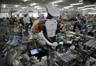 勢い欠く日本企業の省力化・IT投資　人材不足や法規制が足かせ　