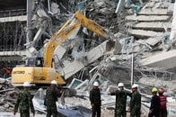 ミャンマー地震の死者1600人超に、タイでも...「死者1万人超」推定、トランプ米大統領も支援表明