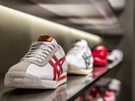 巨大市場への近道は香港にあり！　「オニツカタイガー」再生の立役者、尾山基会長CEOにその道のりを聞きました。