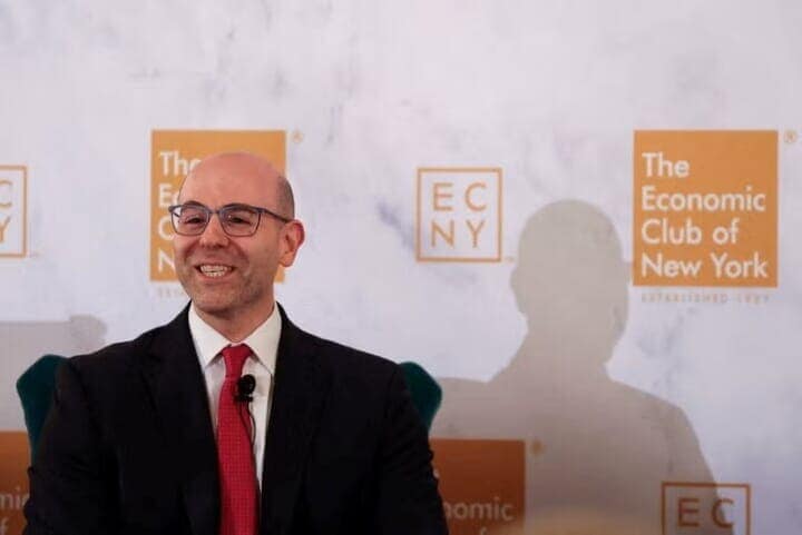 米ニューヨーク・エコノミック・クラブで講演するミランＦＲＢ理事。９月撮影。REUTERS/Shannon Stapleton