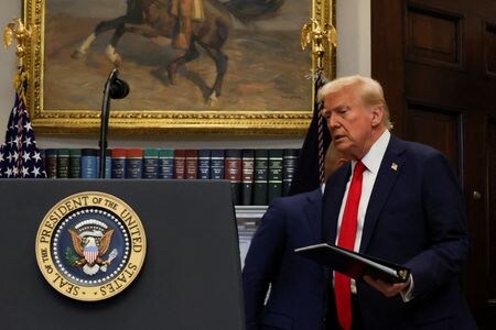 　ロシアがウクライナ戦争終結に合意しない場合、関税や制裁を課すとするトランプ米大統領（写真）の発言について、ロシアの一部の政治家や国粋主義者から「無礼」「侮辱的」「情報不足」であり、逆効果だとの批判が出ている。写真は米ホワイトハウスで２１日撮影（２０２５年　ロイター/Carlos Barria）
