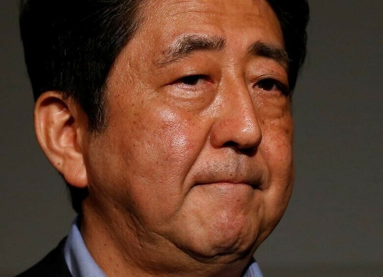 １０月２１日、今月２５日からフィリピンのドゥテルテ大統領を国賓として迎える日本にとって、中国寄りの姿勢を鮮明にした新政権をいかにつなぎとめるかが焦点となる。写真は安倍晋三首相。写真は都内で７月撮影（２０１６年　ロイター/Toru Hanai）