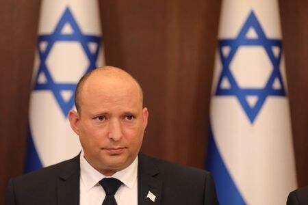 　１１月２６日、イスラエルのベネット首相（写真）は、南アフリカで新型コロナウイルスの新たな変異株が見つかったことを受けて、「非常事態宣言の瀬戸際にある」と述べた。２１日撮影。代表撮影（２０２１年　ロイター）