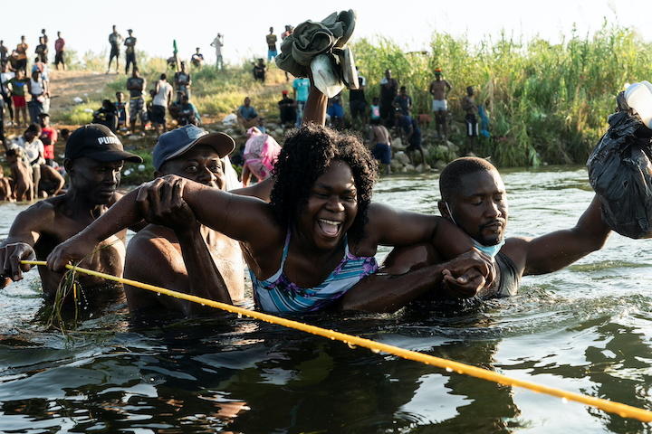 前にも見た光景（大統領暗殺と大地震による国情不安からアメリカに渡ろうとするハイチ移民、9月20日）　Go Nakamura-REUTERS