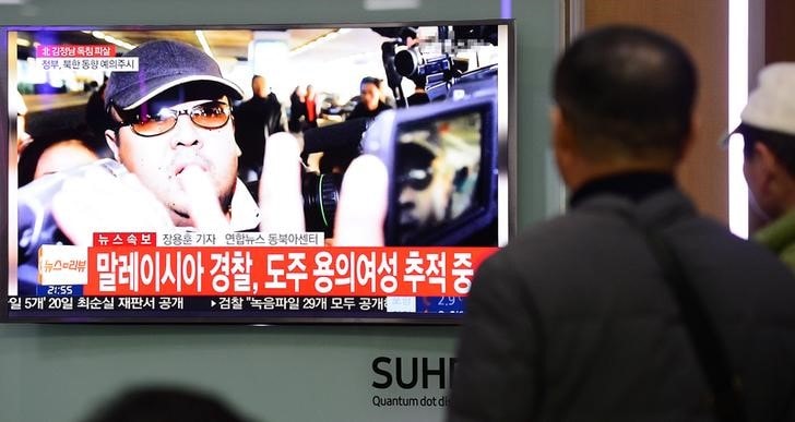 ２月１５日、北朝鮮の金正恩朝鮮労働党委員長の異母兄、金正男氏がマレーシアで死亡した事件に関連し、マレーシア当局がミャンマー出身の女の身柄を拘束したことが明らかになった。国営ベルナマ通信が伝えた。写真はソウル市内の駅で１４日撮影。提供写真（２０１７年　ロイター/Lim Se-young/News1）
