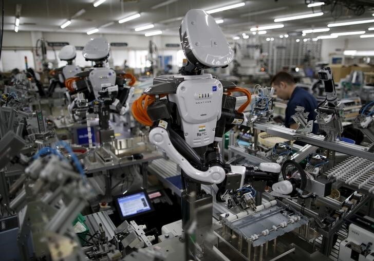 ７月１１日、国内の設備投資に減速感が出てきた。人手不足を補う省力化やＩＴ化投資を中心に設備投資を押し上げるとの期待感が強かったが、先行指標である機械受注に勢いがみえず、ウエートの大きい非製造業などで広がりに欠けているのが目立つ。埼玉県加須市の工場で２０１５年７月撮影（２０１７年　ロイター/Issei Kato）