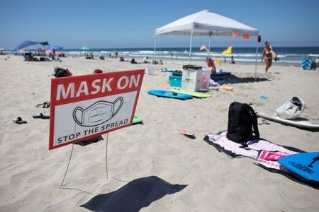 　７月２０日、ロイターの集計によると、カリフォルニア州の２０日の新規感染者数は１万１８００人を超え過去最多となった。写真はカリフォルニア州 で１５日撮影（２０２０年　ロイター／Mike Blake）