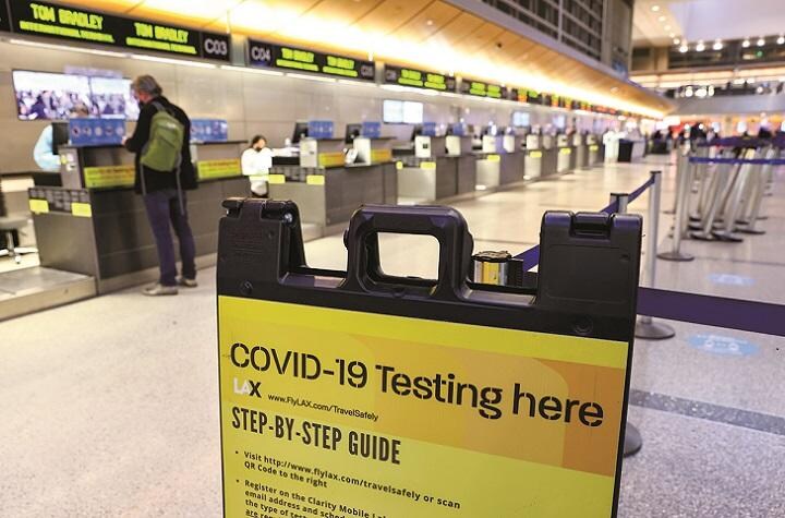 ロサンゼルス国際空港に設置された新型コロナの検査場　MARIO TAMA／GETTY IMAGES