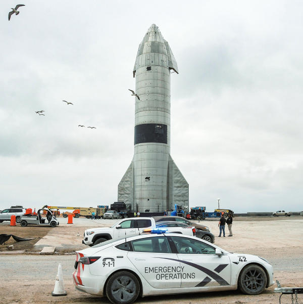 巨大宇宙船スターシップは火星に1000隻打ち上げられる　GENE BLEVINSーREUTERS