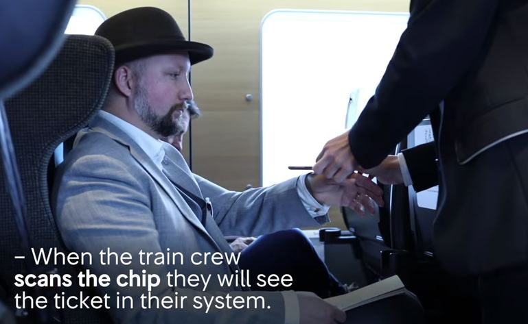 乗客の体内に埋め込まれたマイクロチップを乗車券の代わりに利用できる Dezeen-Youtube